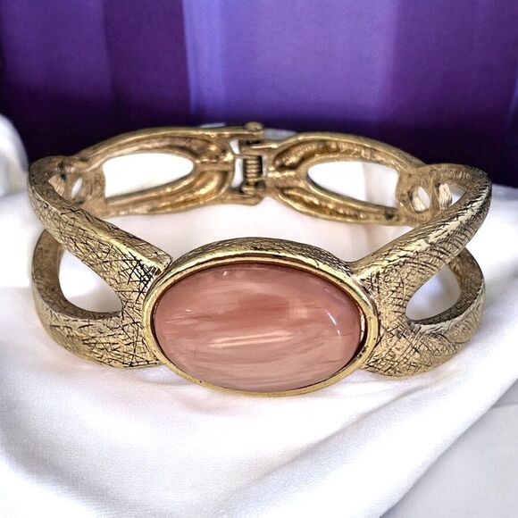 Designer Statement Bracelet Pale Pink Iridescent Center Textured Gold Tone 8U - Picture 3 of 3
